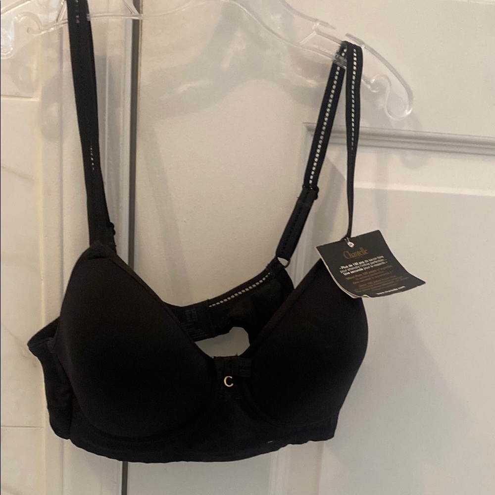 Chantelle Black Bra with Adjustable Straps and Keyhole Detail , Spacer bra 32c